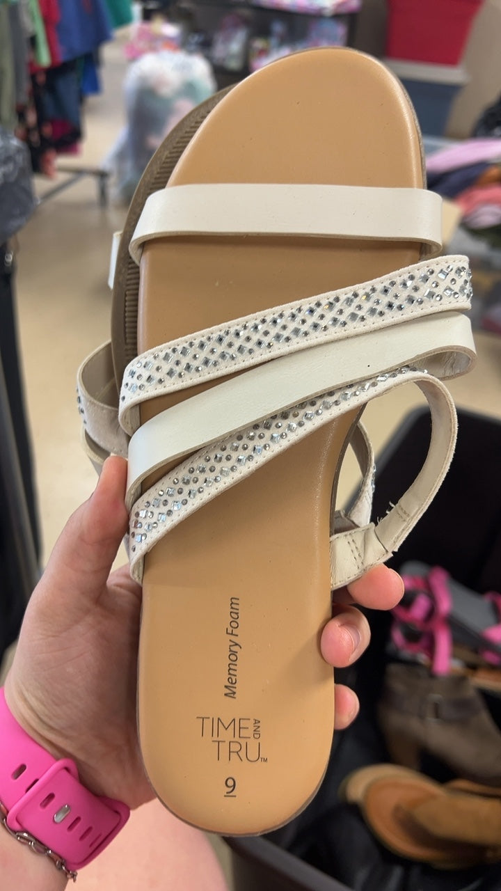 TIME AND TRU Sandals 9