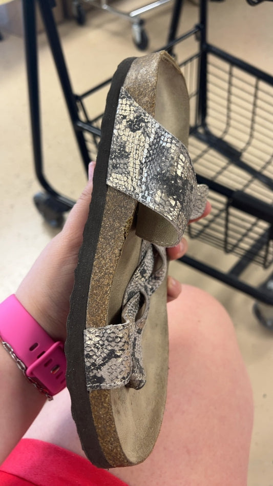 Sandals 8