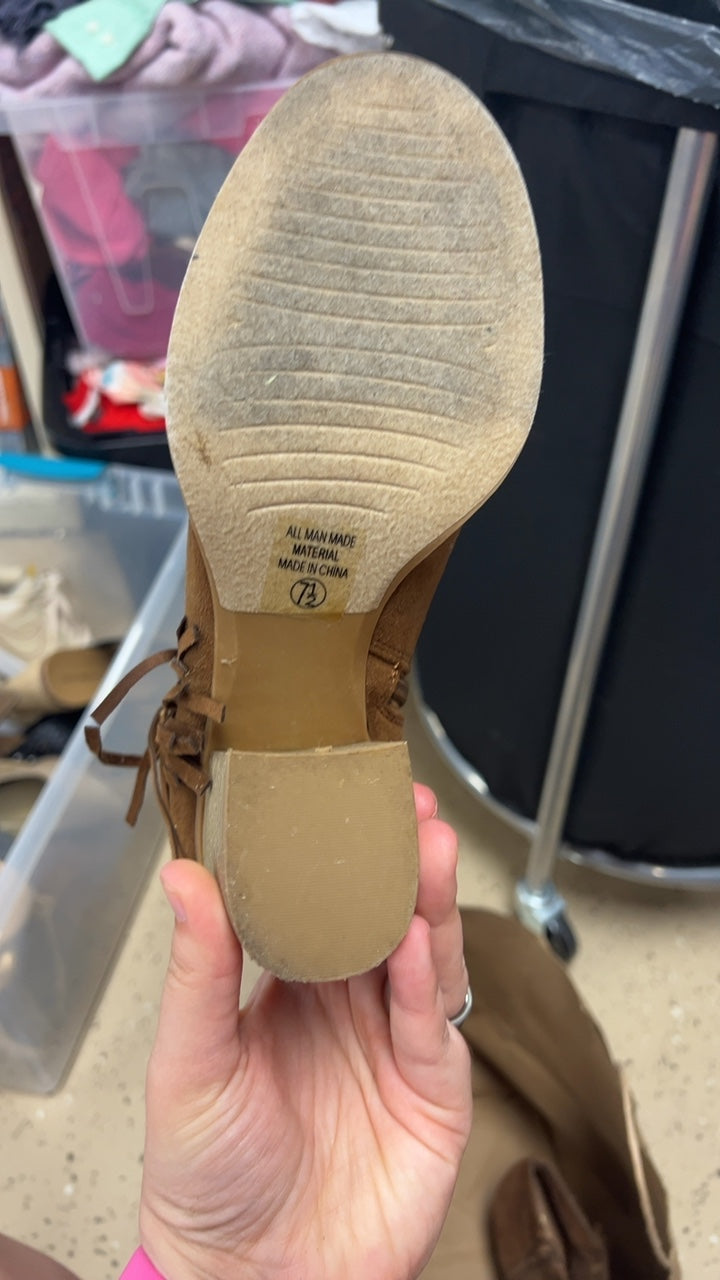 Boots 7.5