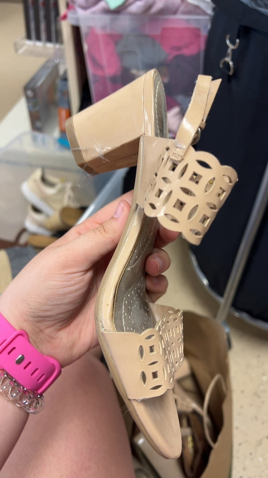 Sandals 7.5 Nude