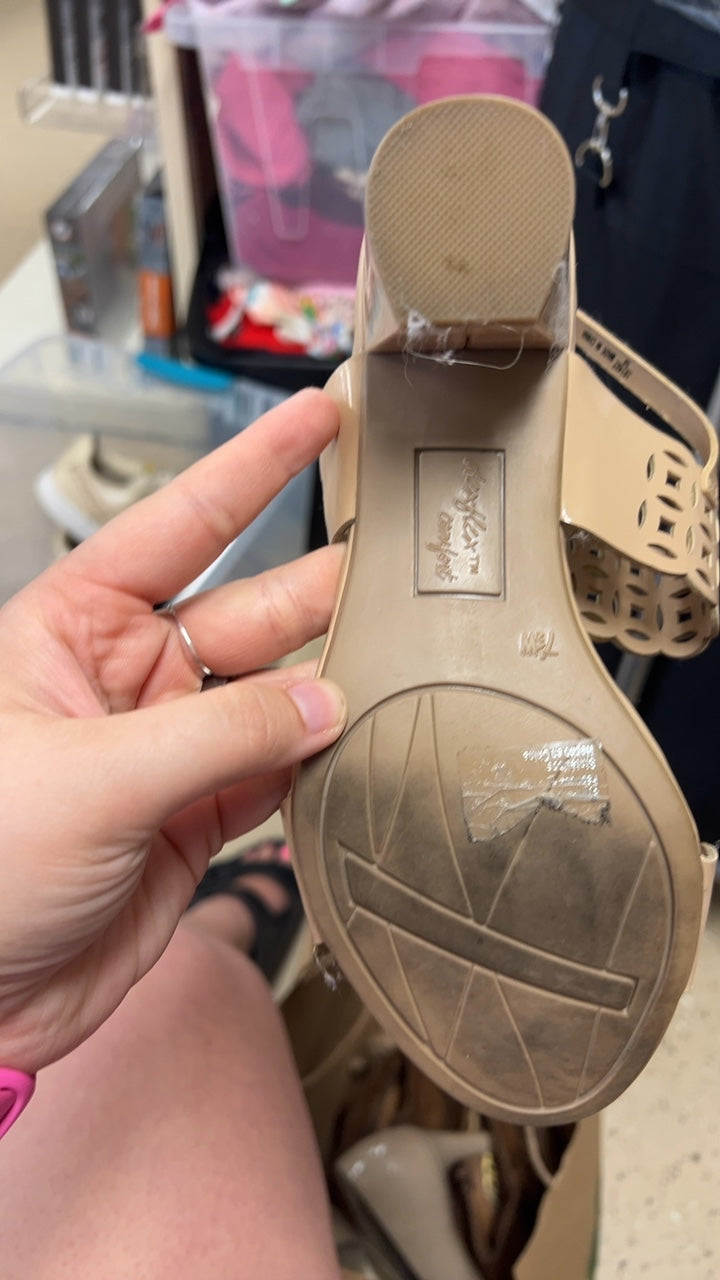 Sandals 7.5 Nude