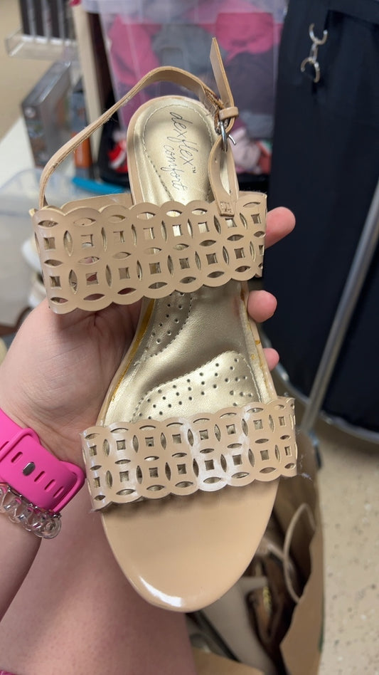 Sandals 7.5 Nude