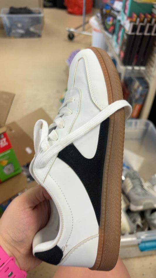 Sneakers 9