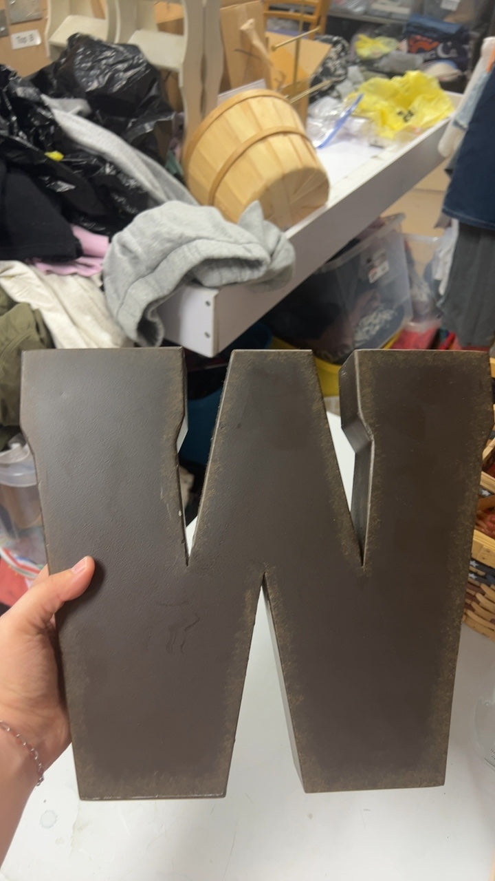 Letter/Character Sign W