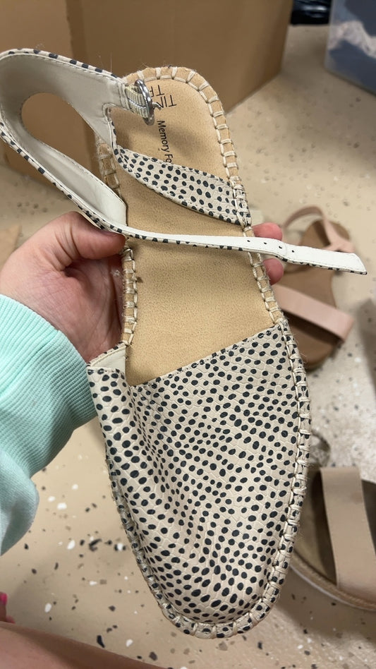 Sandals 11 dots
