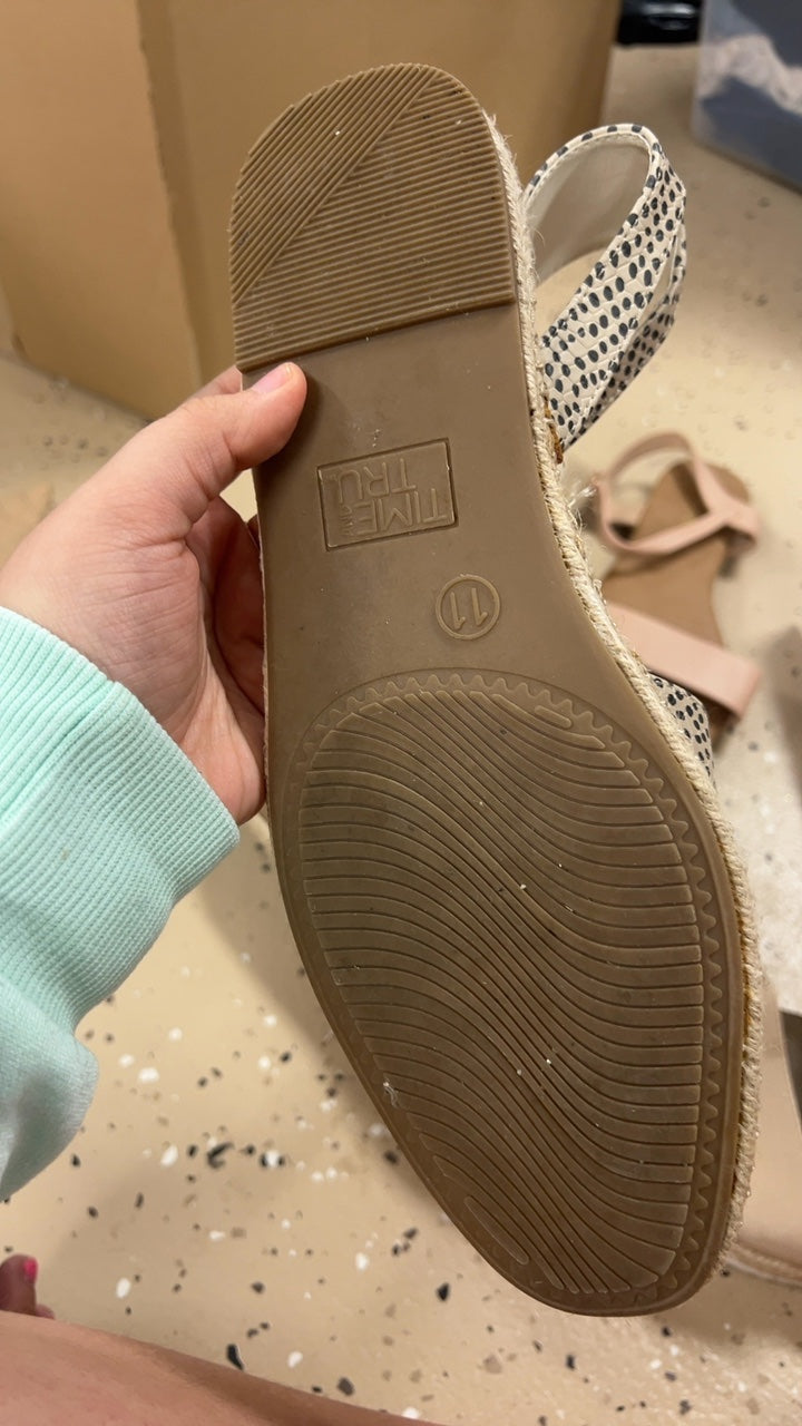 Sandals 11 dots