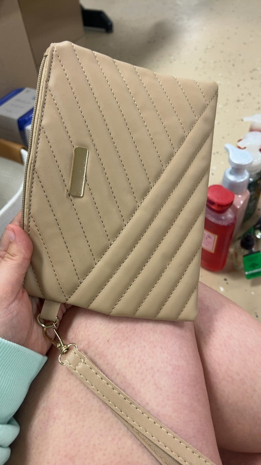 Bag nude wristlet