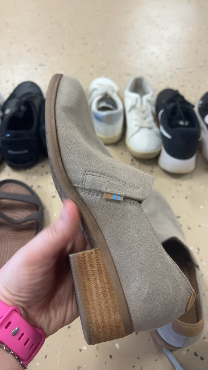 TOMS Shoes 7