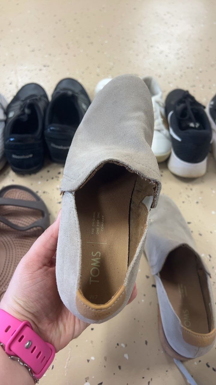 TOMS Shoes 7