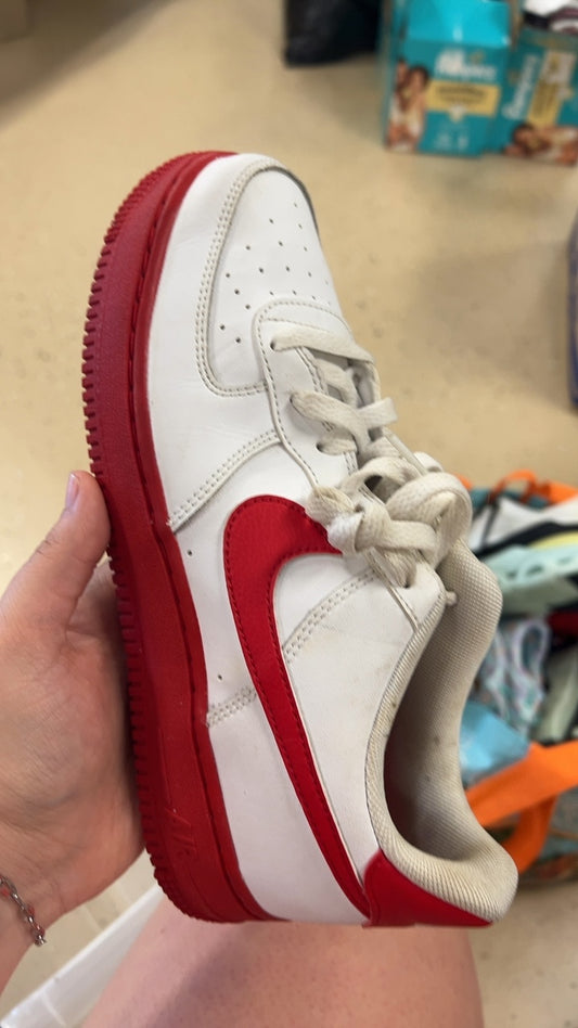Nike Sneakers 5.5 Y red