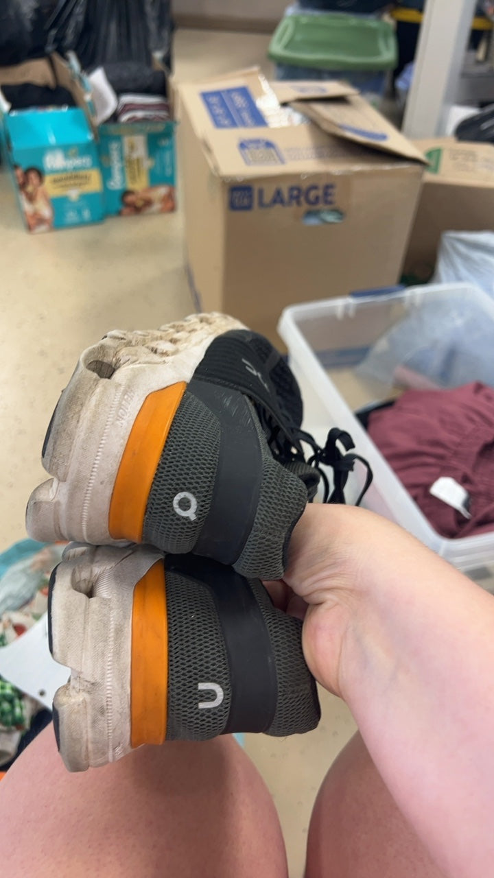 On Cloud Running Sneakers Mens 11