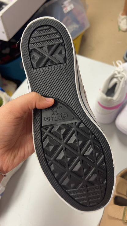 Converse Sneakers 9.5