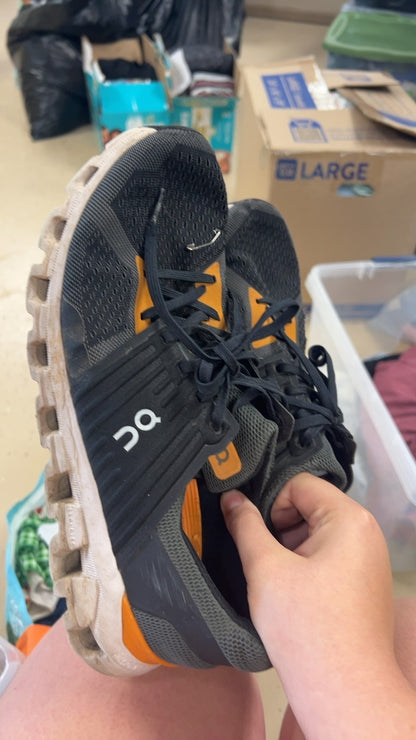 On Cloud Running Sneakers Mens 11
