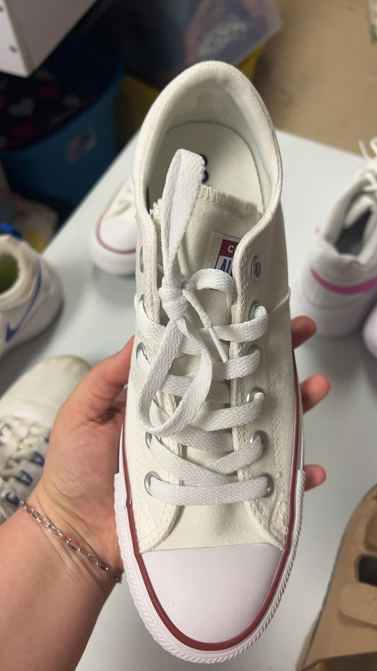 Converse Sneakers 9.5