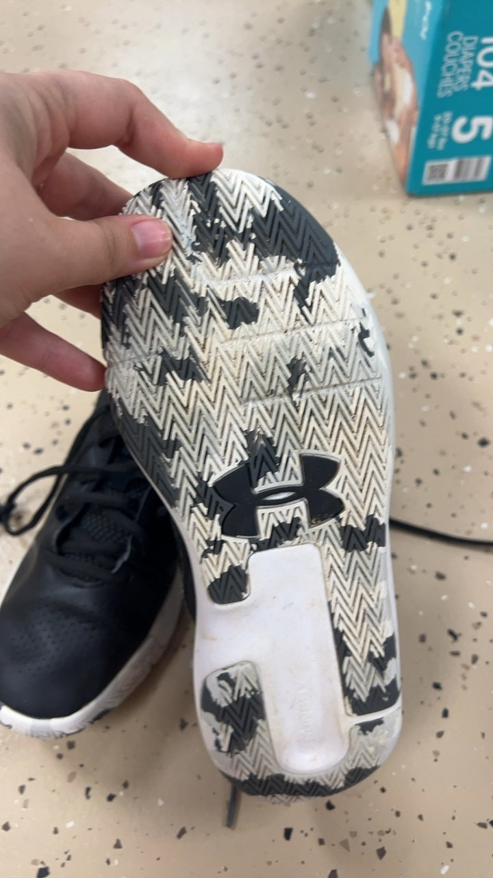 Under Armour Sneakers Youth 5.5 Black