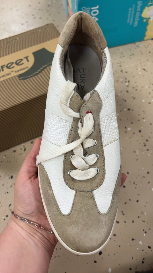 Sneakers 8.5 Beige and White