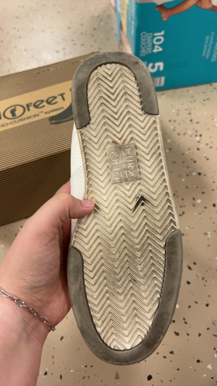 Sneakers 8.5 Beige and White