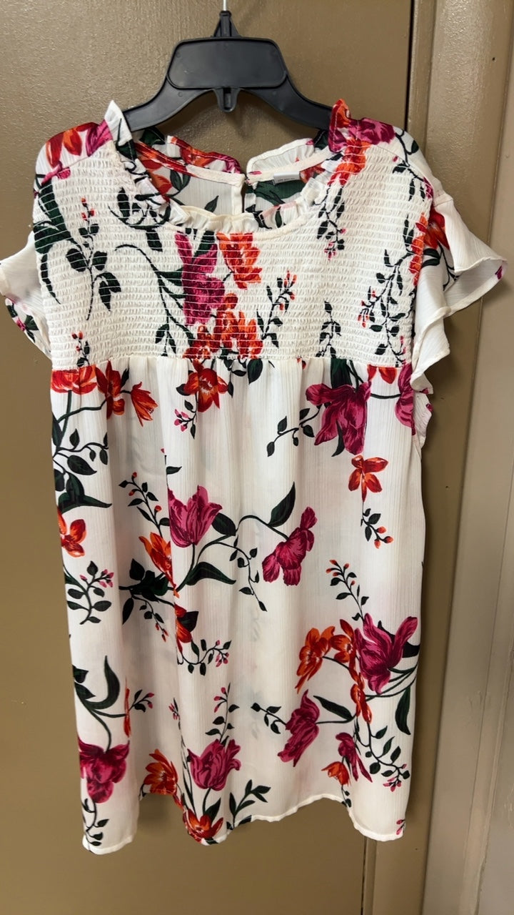 Top Large White floral pattern