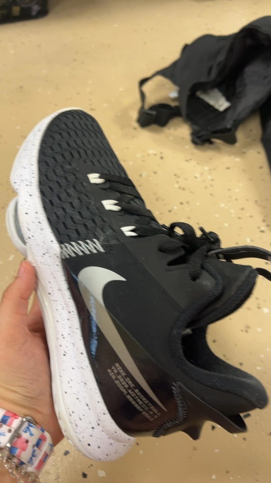 Nike Sneakers Mens 8.5 Black and white