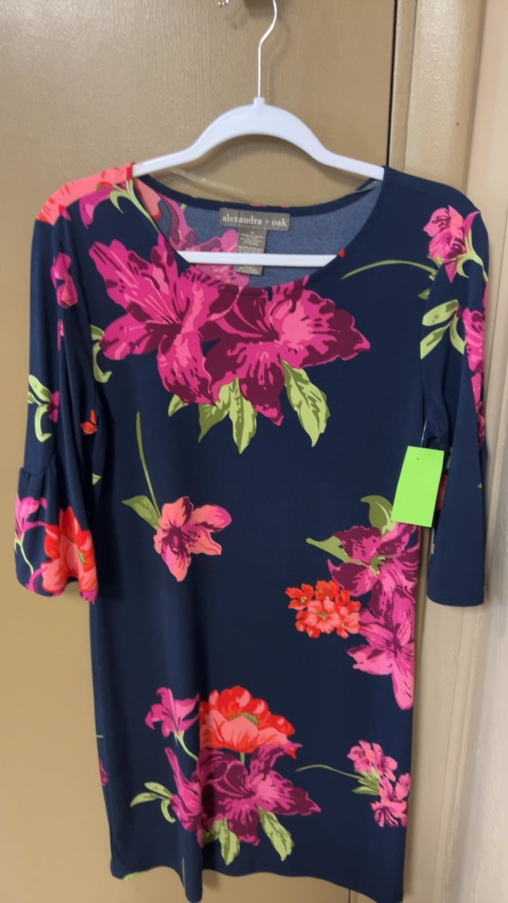Dress Medium Navy floral pattern