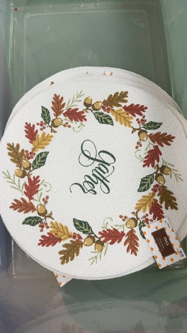 Placemat leaves pattern