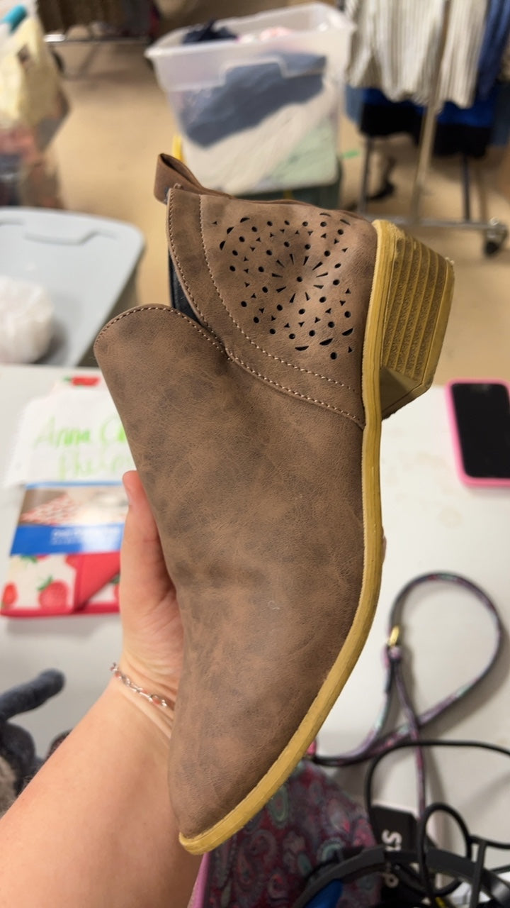 Boots 9 Brown
