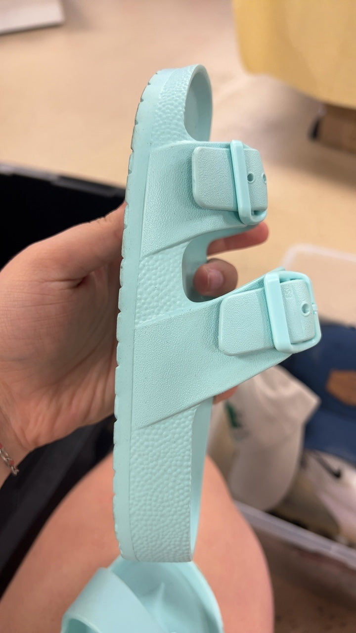 Cat & Jack Sandals Youth 13 Light blue