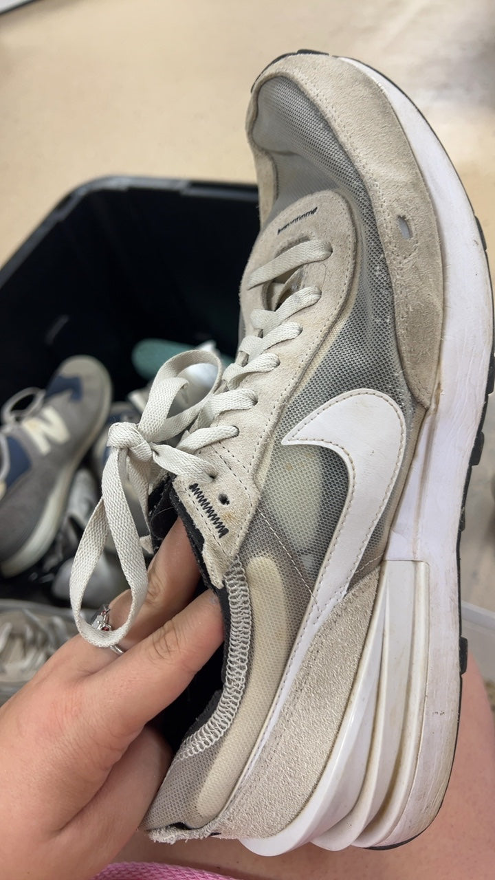 Nike Sneakers Mens 14 Beige and white
