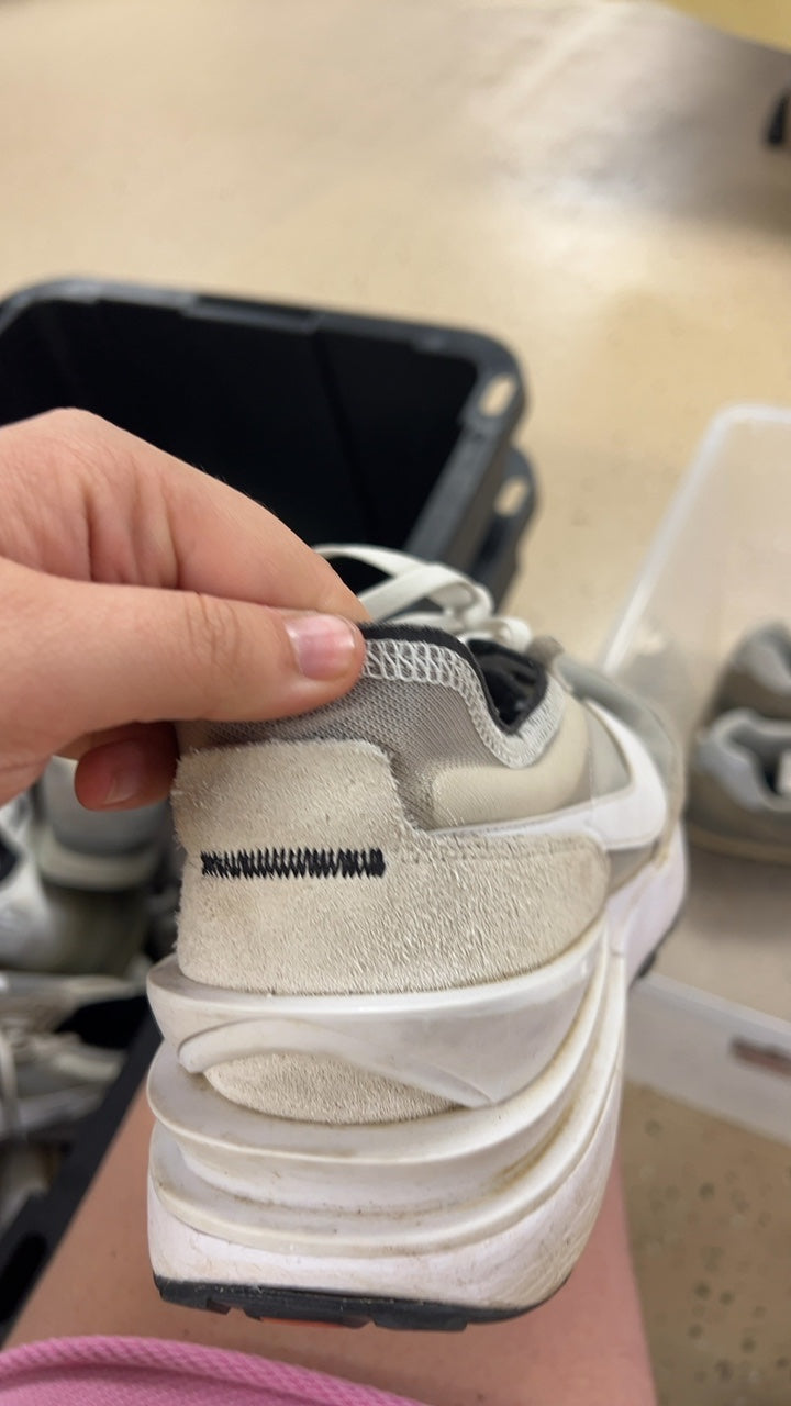 Nike Sneakers Mens 14 Beige and white