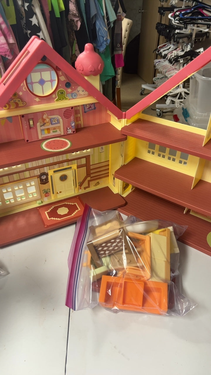 Dollhouse Pink, Yellow, Brown Bluey 