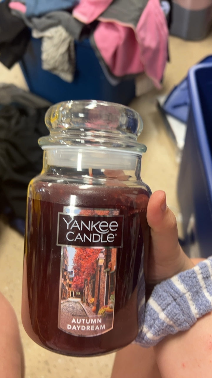 Yankee Candle Candle Dark red