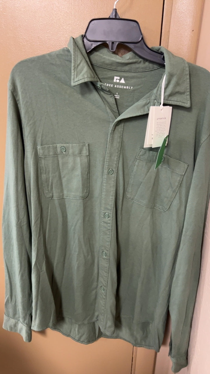 FREE ASSEMBLY Shirt Large Olive green