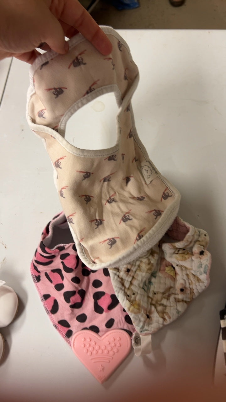 Bibs (3)