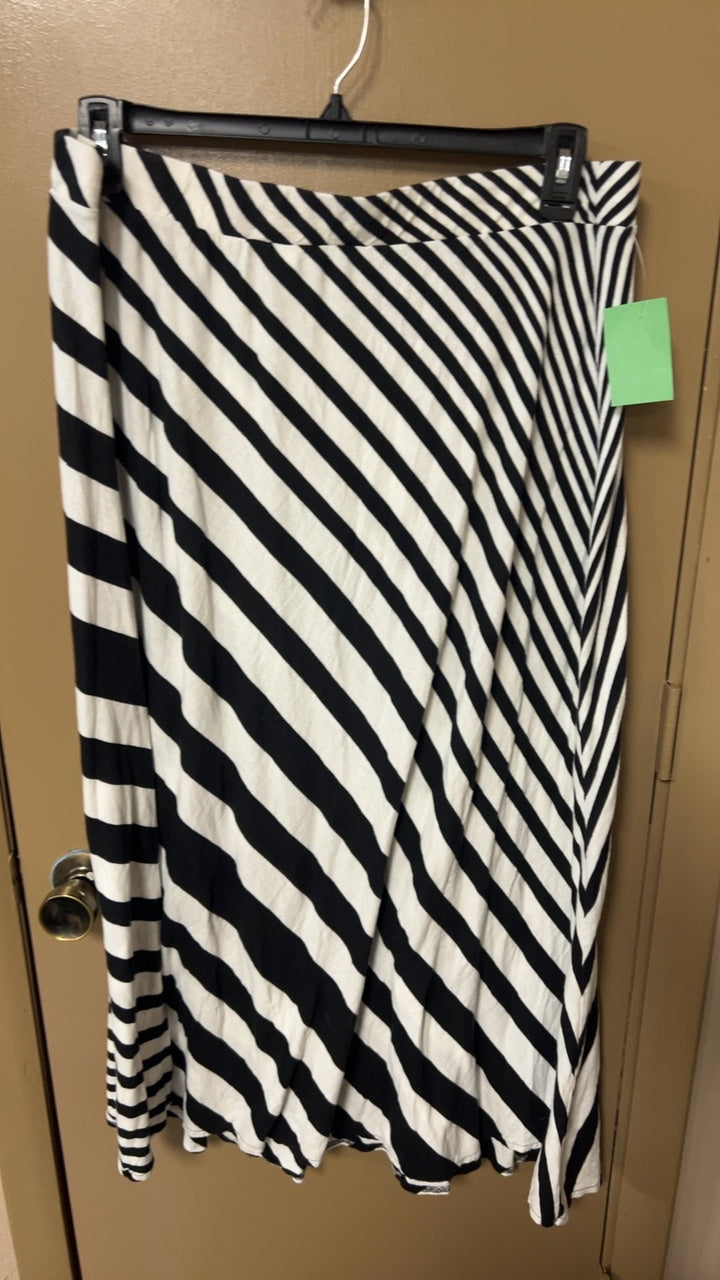 Skirt 18/20 XXL Black and White