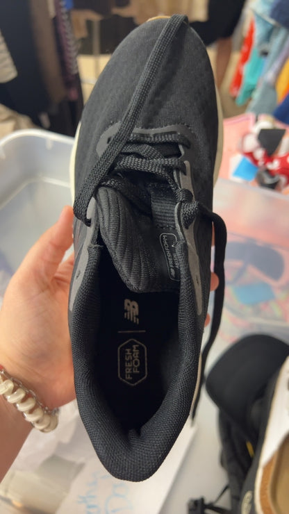New Balance Sneakers 7 Black, Gray, White