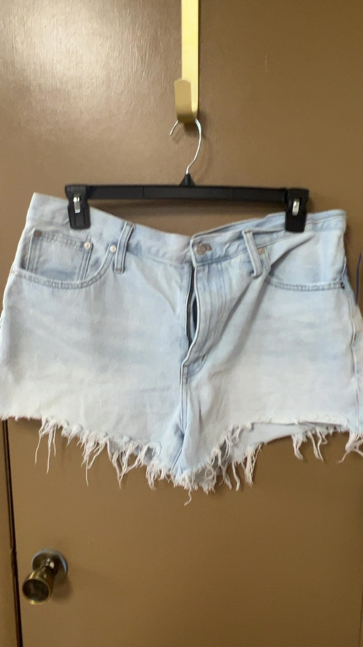 Shorts 32 waist Light wash denim