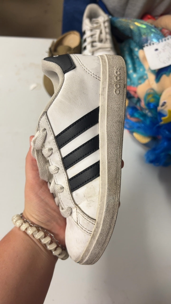 Adidas Sneakers Youth 13.5 White with black accents