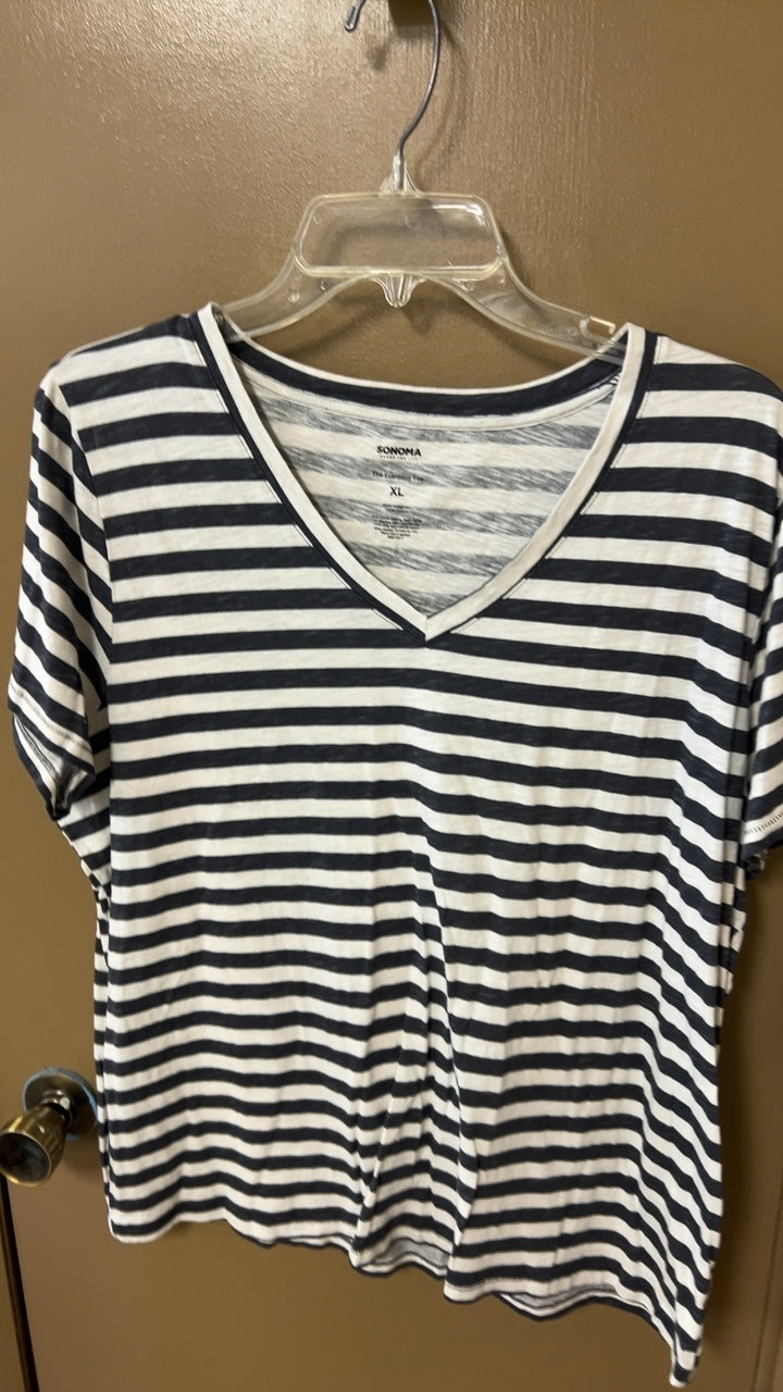 Sonoma T-Shirt XL Black and White