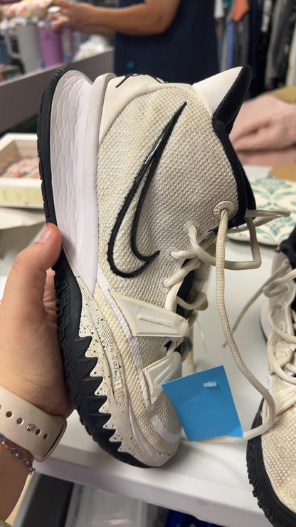 Nike Sneakers Mens 7.5 Beige and black