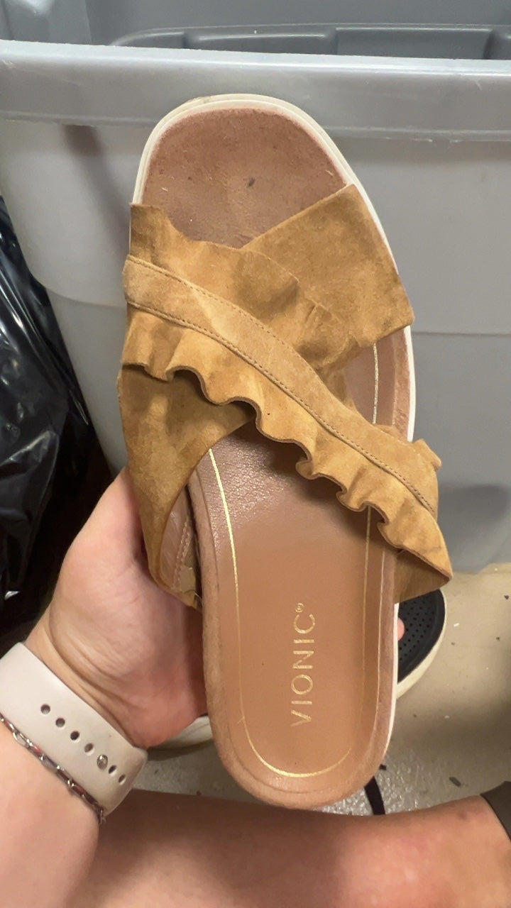 Vionic Sandals 7.5 Beige/Tan