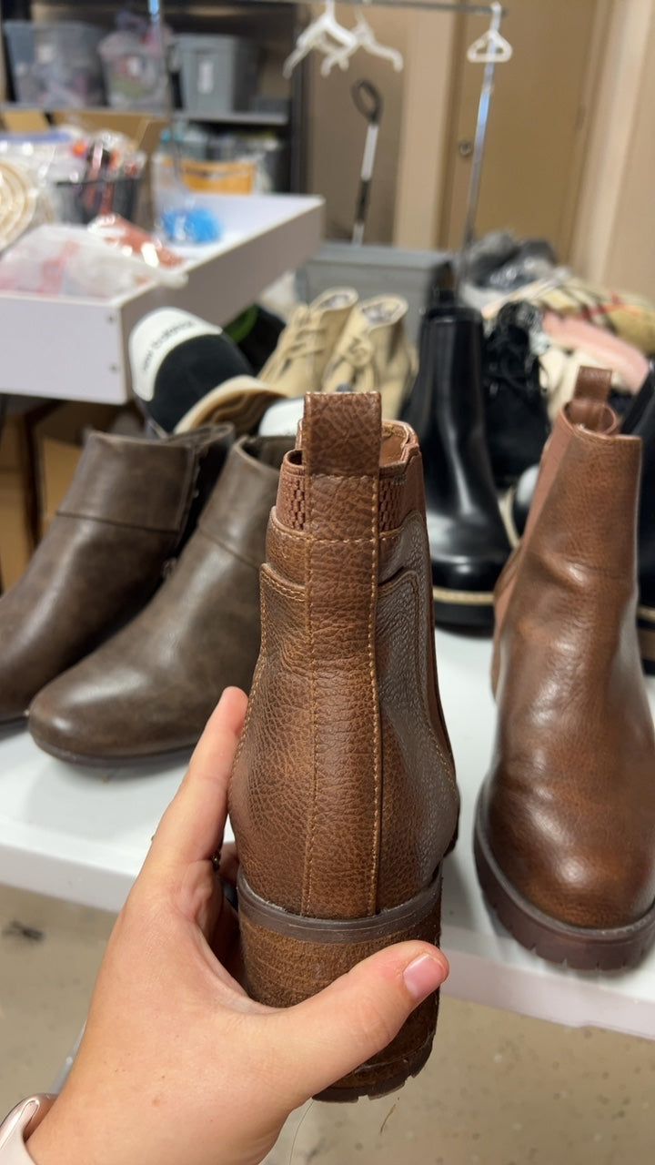 Boots 8.5 Brown