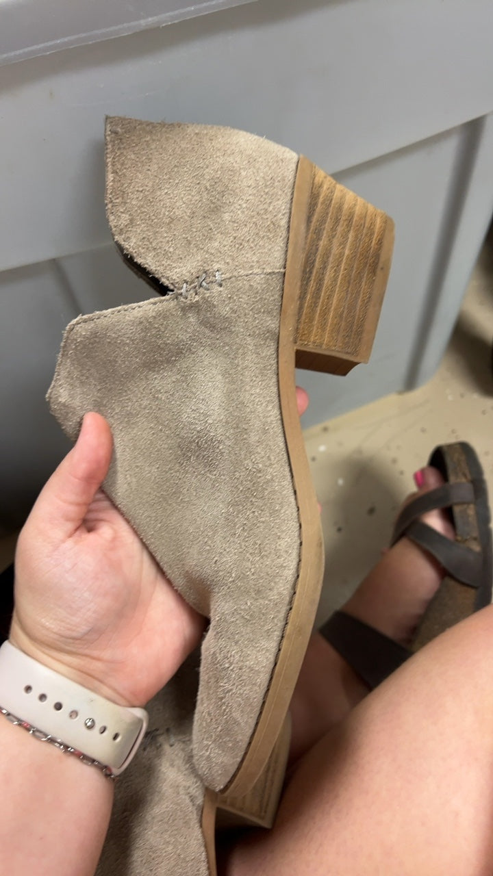 Shoes 9 Beige Booties