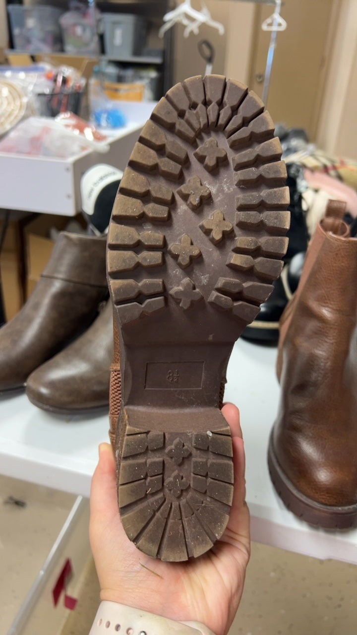Boots 8.5 Brown