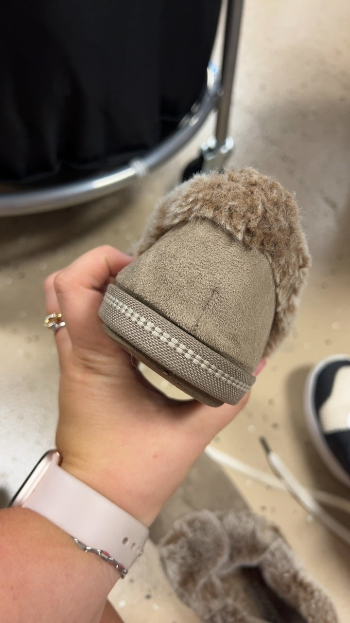 Sketchers Slippers 7 Beige
