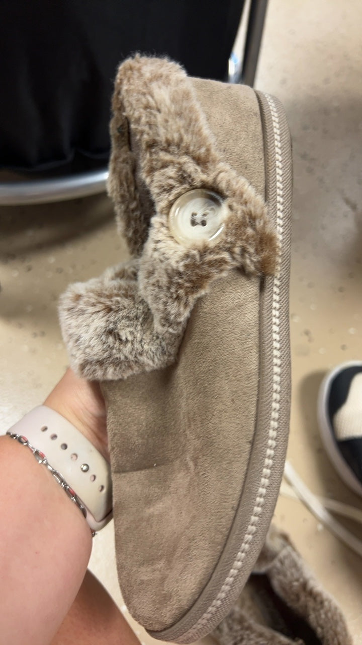 Sketchers Slippers 7 Beige