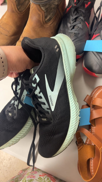 Brooks Sneakers 9.5 Black and mint green