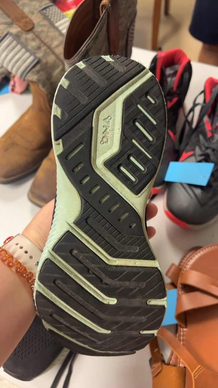 Brooks Sneakers 9.5 Black and mint green