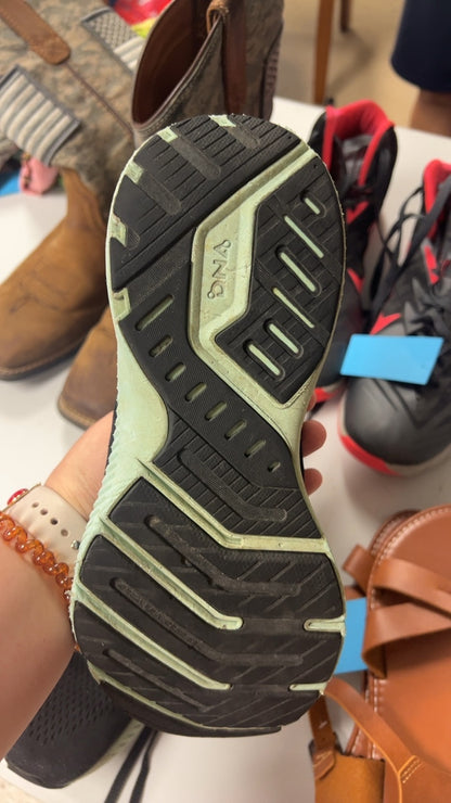 Brooks Sneakers 9.5 Black and mint green