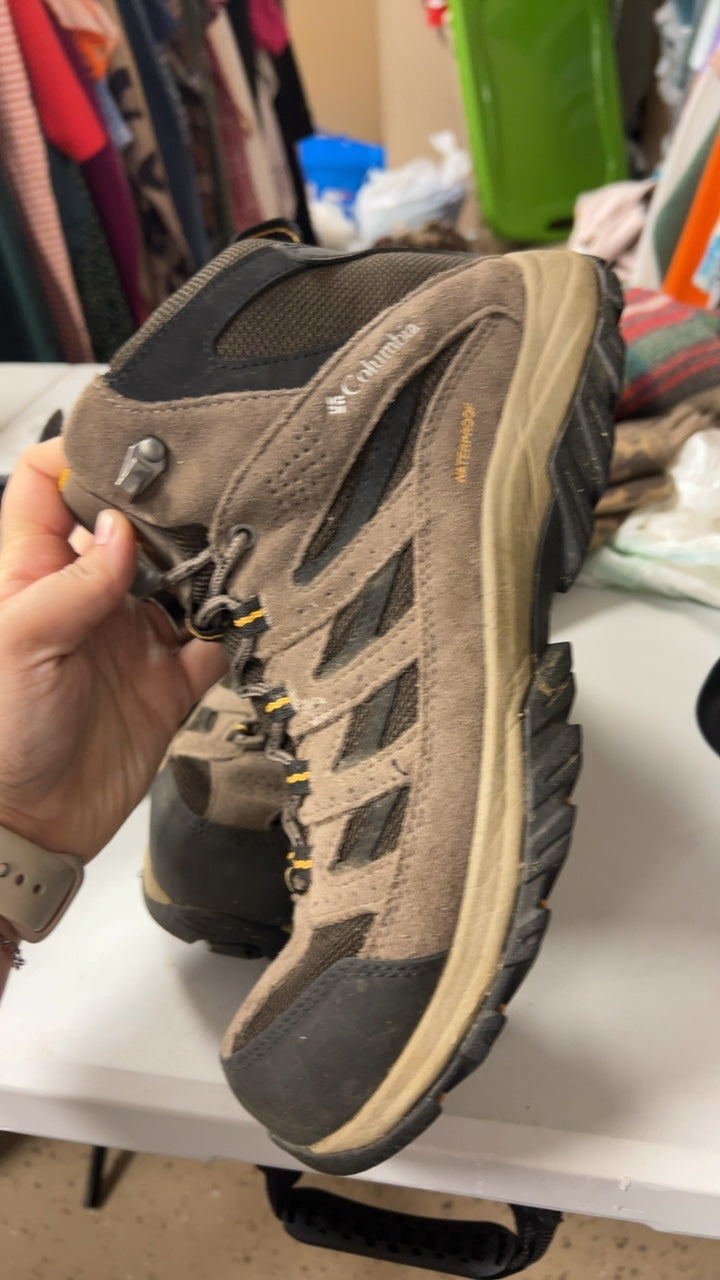 Columbia Sneakers Mens 10.5 Beige and black