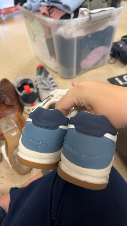 Sneakers 6.5 White and navy blue